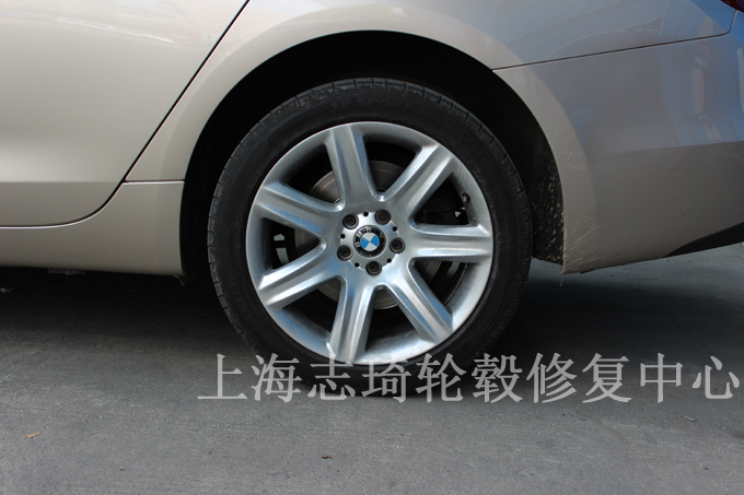 宝马19寸烤漆轮毂整车效果图