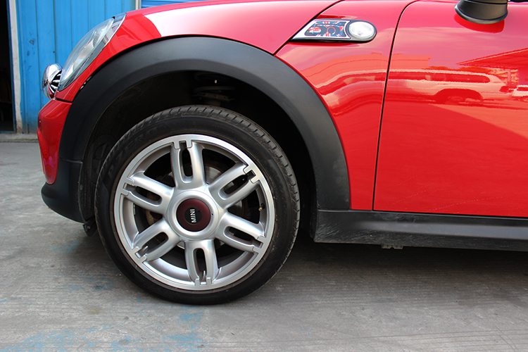 汽车轮毂保养-切勿使用轮胎蜡